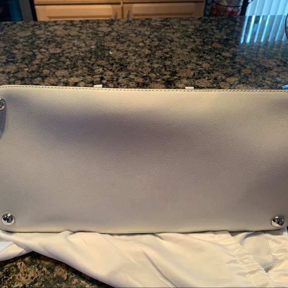 SOLD Michael Kors tote - Picture 3 of 4